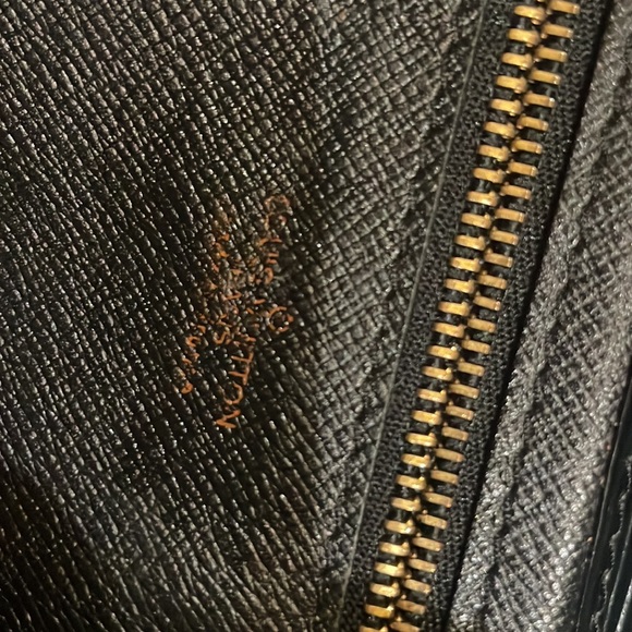 LOUIS VUITTON-LEATHER AND VODKA CUSTOM  CLUTCH - Picture 12 of 12